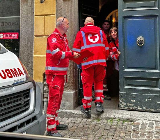 Evacuazione bomba - Volontari della Croce rossa italiana