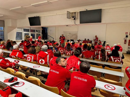 Evacuazione bomba - Volontari della Croce rossa italiana