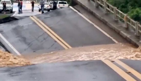 Gramado - Il maltempo distrugge un ponte in Brasile