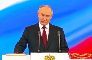 Mosca - Putin giura per il quinto mandato presidenziale