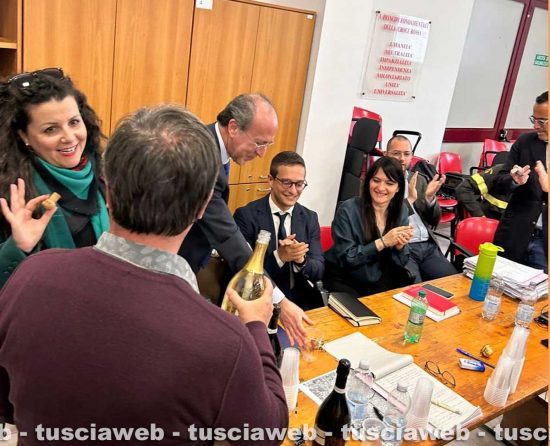 La sindaca Frontini brinda per il disinnesco della bomba e i cittadini si infuriano e indignano,