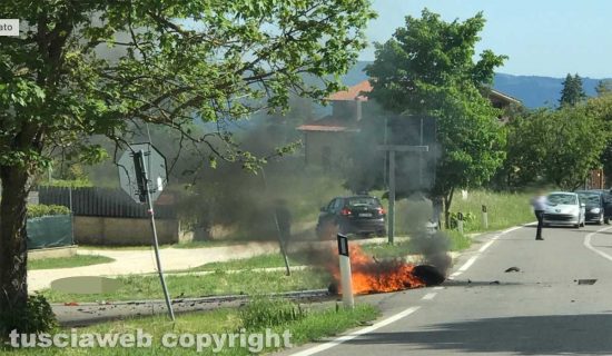 Caprarola - Moto contro furgone sulla Cimina