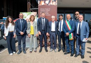 Caprarola - Il ministro Lollobrigida in visita ad Assofrutti