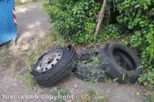 Viterbo - Rifiuti all'isola ecologica di via Monte Pizzo