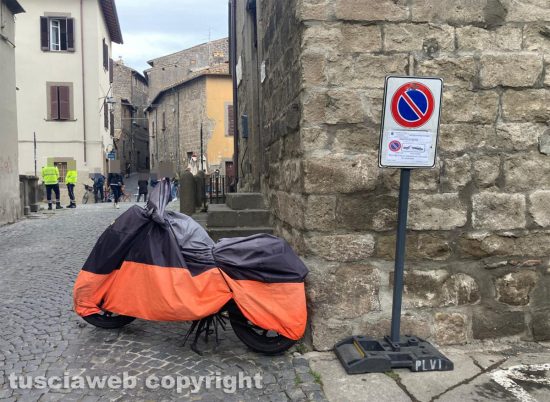 Viterbo - Città sporca e incuria nel giorno dell'inaugurazione di San Pellegrino in fiore