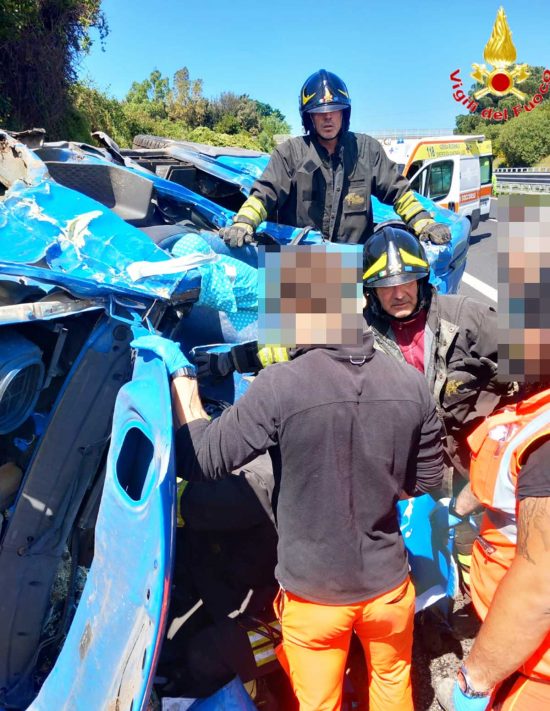 Cerveteri - Scontro tra furgone e bus sull'A12