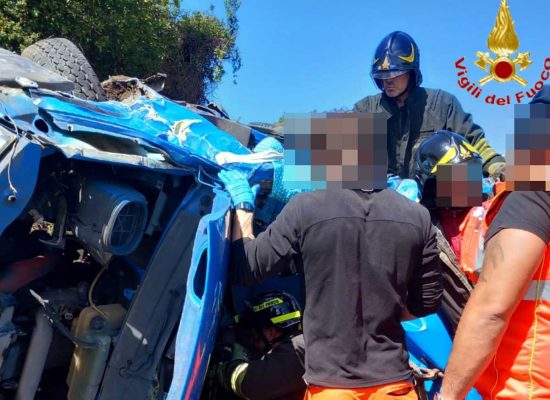 Cerveteri - Scontro tra furgone e bus sull'A12