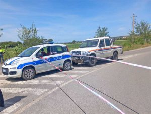 Tarquinia - Camion perde il carico, intervento dei volontari Aeopc e polizia locale