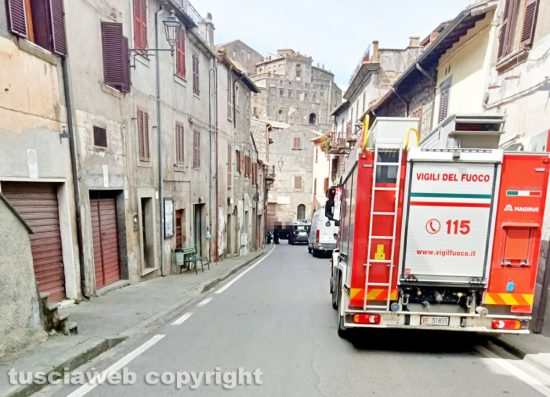Bomarzo - Scontro auto e apecar, un feritoBomarzo - Scontro auto e apecar, un ferito