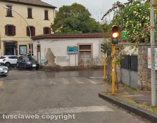 Viterbo - Semaforo lampeggiante via Signorelli