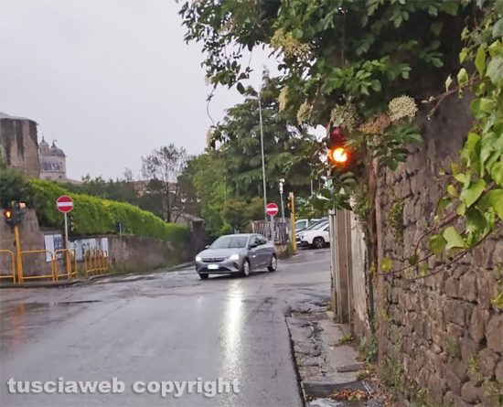 Viterbo - Semaforo lampeggiante via del Pilastro