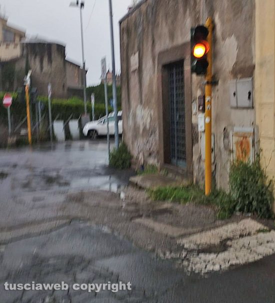 Viterbo - Semaforo lampeggiante via di Prato Giardino