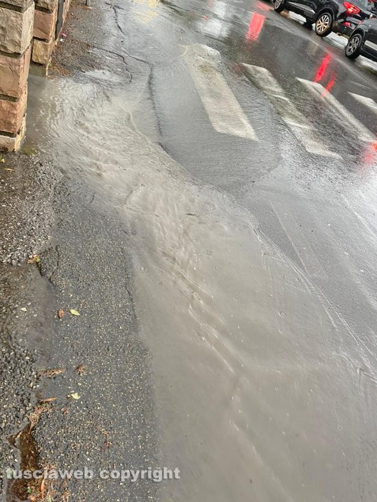Viterbo - Via Garbini dopo qualche minuto di pioggia 
