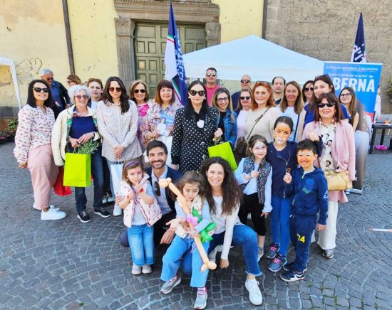 Viterbo - Antonella Sberna incontra i cittadini nel giorno della Festa della mamma