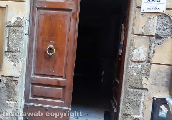 Viterbo - Via Roma - Uomo trovato morto in casa - I carabinieri sul posto