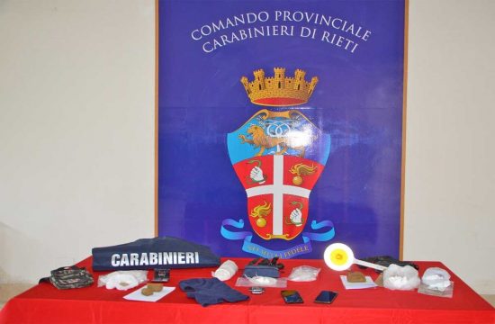 Rieti - Tenta la fuga al controllo dei carabinieri, smantellata una piazza di spaccio nel bosco
