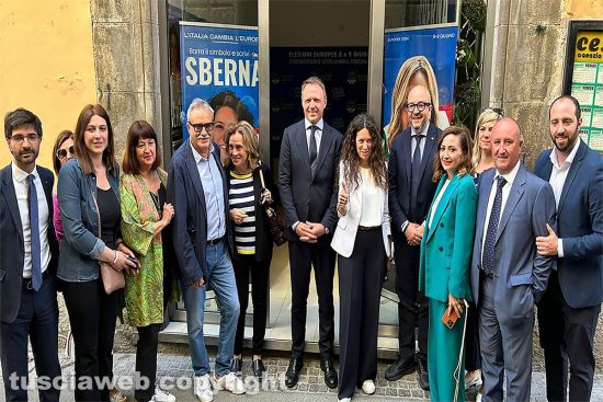 Viterbo - Il ministro Francesco Lollobrigida visita il comitato elettorale di Antonella Sberna