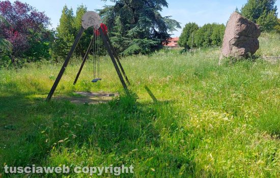 Viterbo - Lo stato penoso del parco di via Monte Cervino