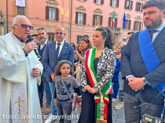 Viterbo - Santissimo Salvatore atore - Il saluto delle autorità in piazza del comune