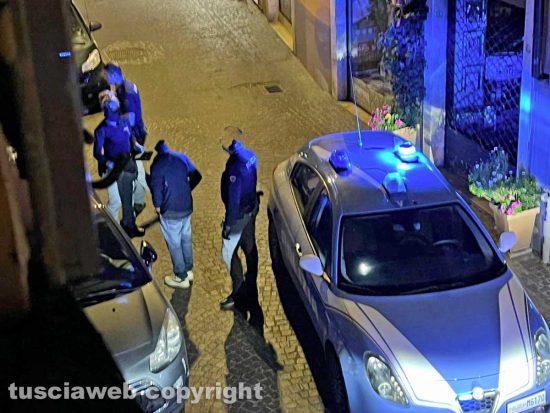 Viterbo - Intervento della polizia in via Saffi