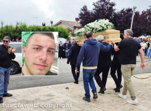 Allumiere - I funerali di Simone Torroni