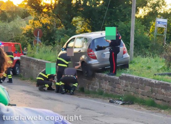 Corchiano - Incidente sulla Sp San Luca - Sul posto i carabinieri e i vigili del fuoco