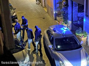 Viterbo - Intervento della polizia in via Saffi