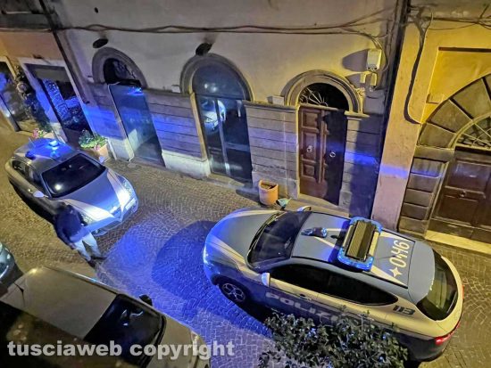 Viterbo - Intervento della polizia in via Saffi