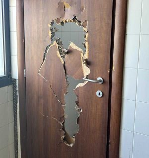 Istituto Colasanti - I bagni vandalizzati