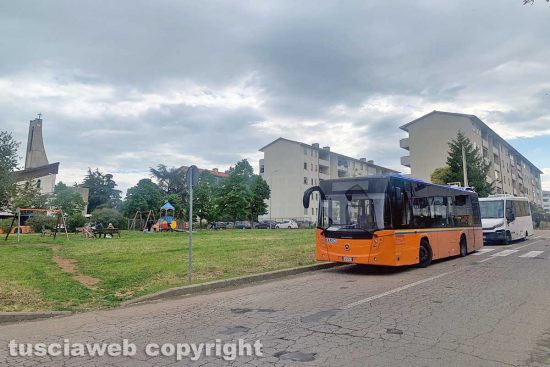 Viterbo - Bus e navetta al centro di accoglienza di Santa Barbara