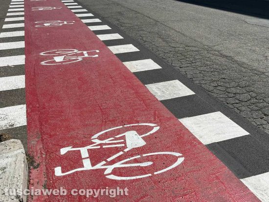 Viterbo - La segnaletica della pista ciclabile sbagliata