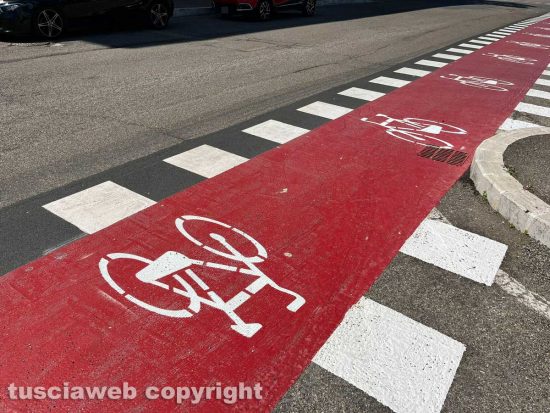 Viterbo - La segnaletica della pista ciclabile sbagliata