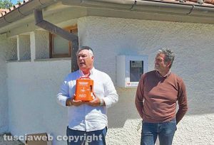 Il defibrillatore donato al Calcio Tuscia