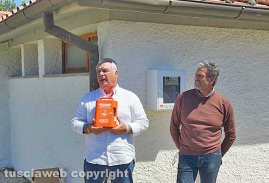 Il defibrillatore donato al Calcio Tuscia
