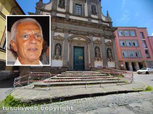 Viterbo - Le transenne alla chiesa della Pace - Nel riquadro Massimo Mecarini