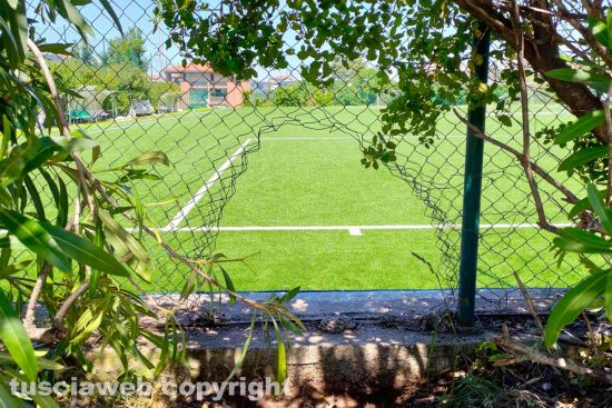 Viterbo - Incuria al campo Vincenzo Rossi al Pilastro