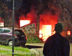 Orte - In fiamme un casale