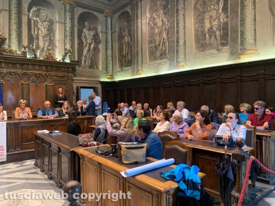Viterbo - Conferenza di presentazione del nuovo brano di Annalisa Minetti nell'ambito del festival del volontariato