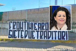 Viterbo - Lo striscione apparso di fronte allo stadio Rocchi - Nel riquadro Chiara Frontini