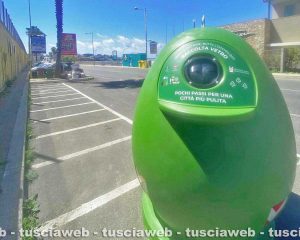 Civitavecchia - Le uova per la raccolta del vetro