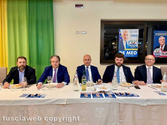 Da sinistra: Paolo Manzi, Ermanno Nicolai, Salvatore De Meo, Alessandro Romoli e Fabrizio Purchiaroni all'evento elettorale di Forza Italia