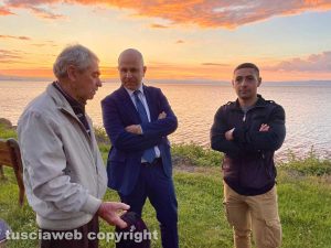 Montefiascone - I pescatori Daniele Papi e Carlo Gentili incontrano l'eurodeputato Salvatore De Meo