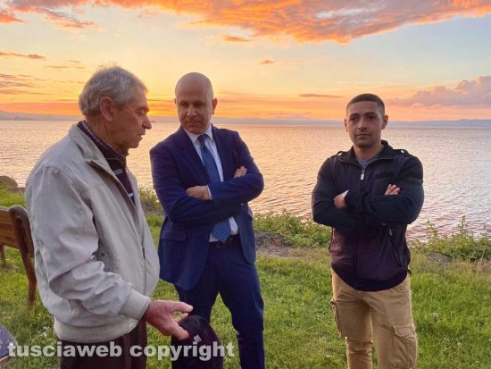 Montefiascone - I pescatori Daniele Papi e Carlo Gentili incontrano l'eurodeputato Salvatore De Meo