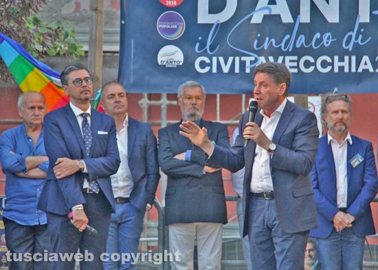 Giuseppe Conte a Civitavecchia accanto a D'Antò