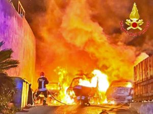 Santa Marinella - L'incendio in via delle Fresie