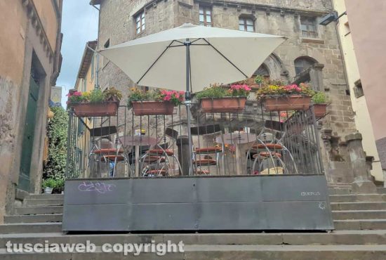 Viterbo - Vandalizzata la Rainbow Street di via Saffi