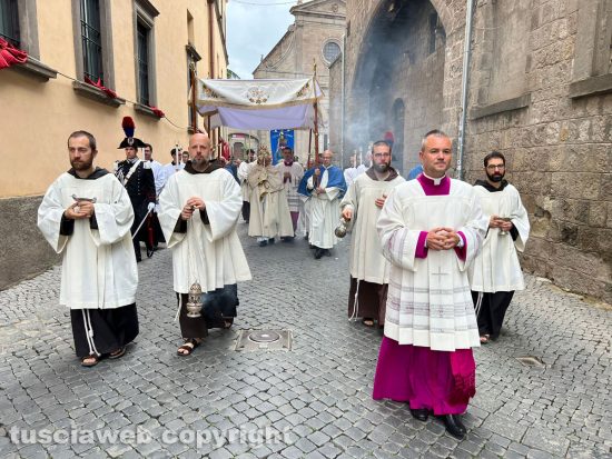 Viterbo - Messa e processione del Corpus domini