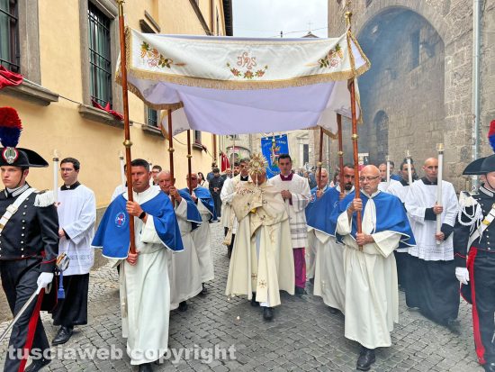 Viterbo - Messa e processione del Corpus domini