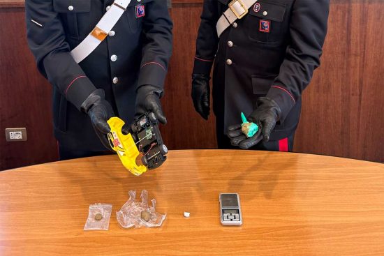 Viterbo - Carabinieri - Viterbo - Hashish e cocaina nascosti nella macchinina giocattolo 