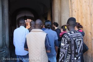 Viterbo - Un gruppo di stranieri